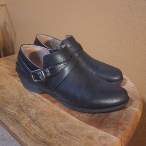 Life Stride Black Women's Loafers with Buckle